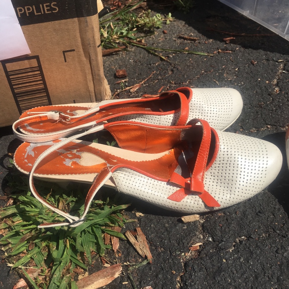 White and orange Ferruci sling back kitten heal